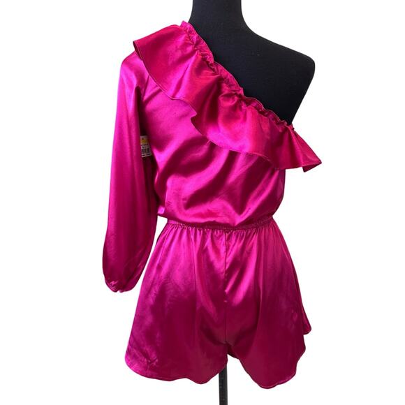 New STEVE MADDEN Fuchsia Purple Ruffle One Shoulder Satin Romper Size XS - Picture 5 of 8